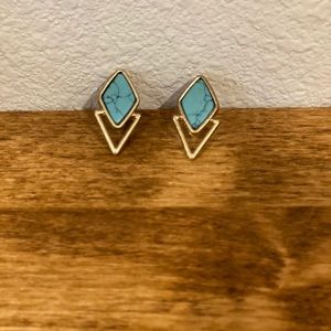 Turquoise and gold earring